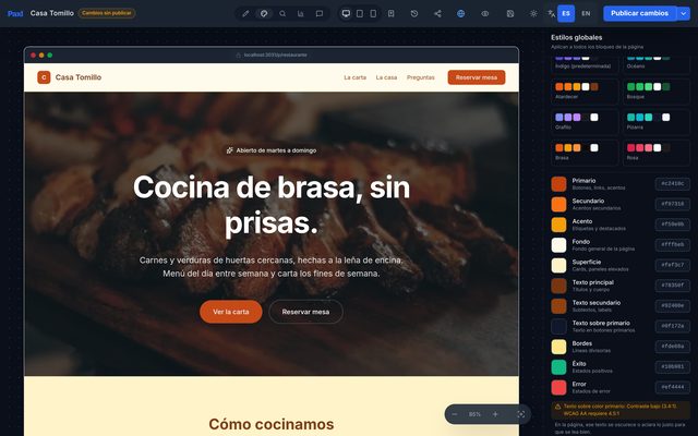 La vista Estilos: paletas de partida y los once colores del tema. El color primario se ha oscurecido a mano y abajo aparece el aviso «Texto sobre color primario: Contraste bajo (3.4:1). WCAG AA requiere 4.5:1».